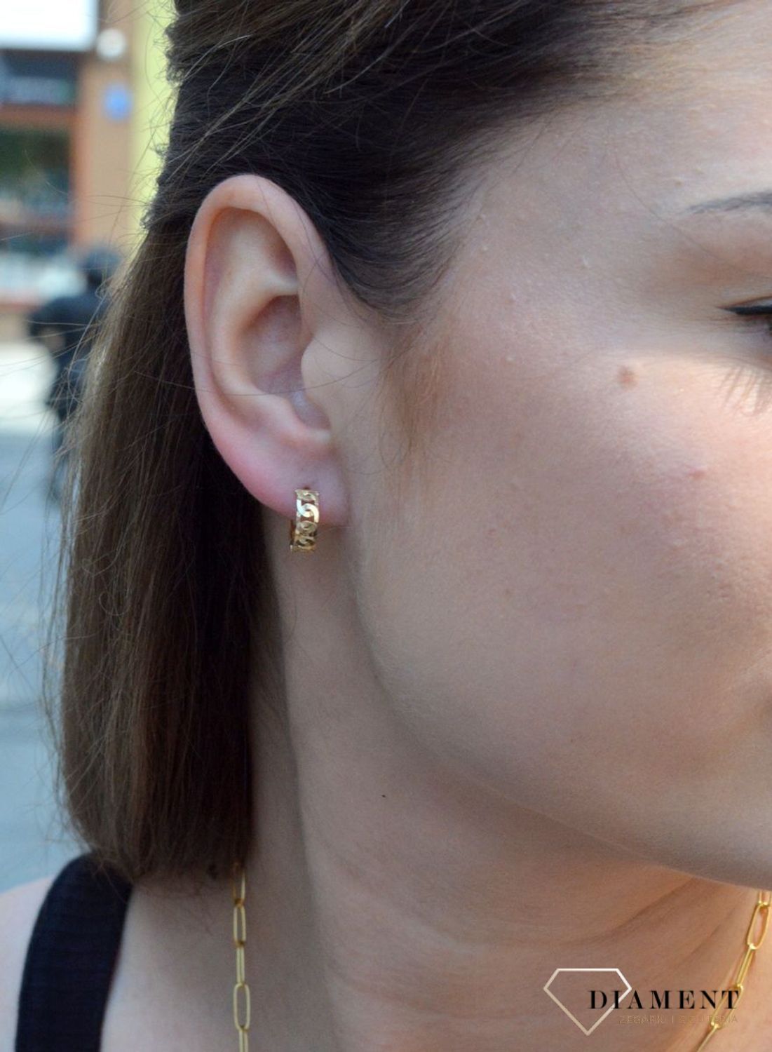 Kolczyki złote 333 kółeczka KL 10923 333. Kolczyki damskie złote. kolczyki złote kółeczka. Kolczyki złote nowoczesne kółeczka. Kolczyki złote idealne na prezent. Kolczyki złote na każdą okazję..jpg